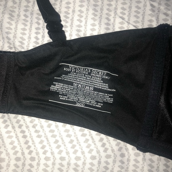 Black lace Victoria secret bra - Picture 2 of 7
